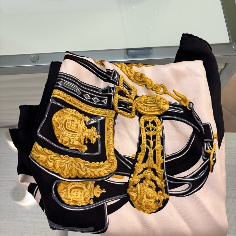 Authentic Hermès Carré 90 Silk Scarf - Picture 5 of 9